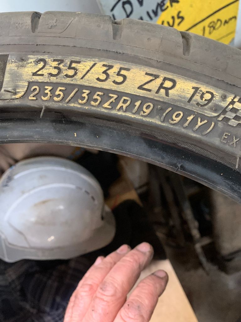 235 35 19 zr 7mm Michelin tyre 