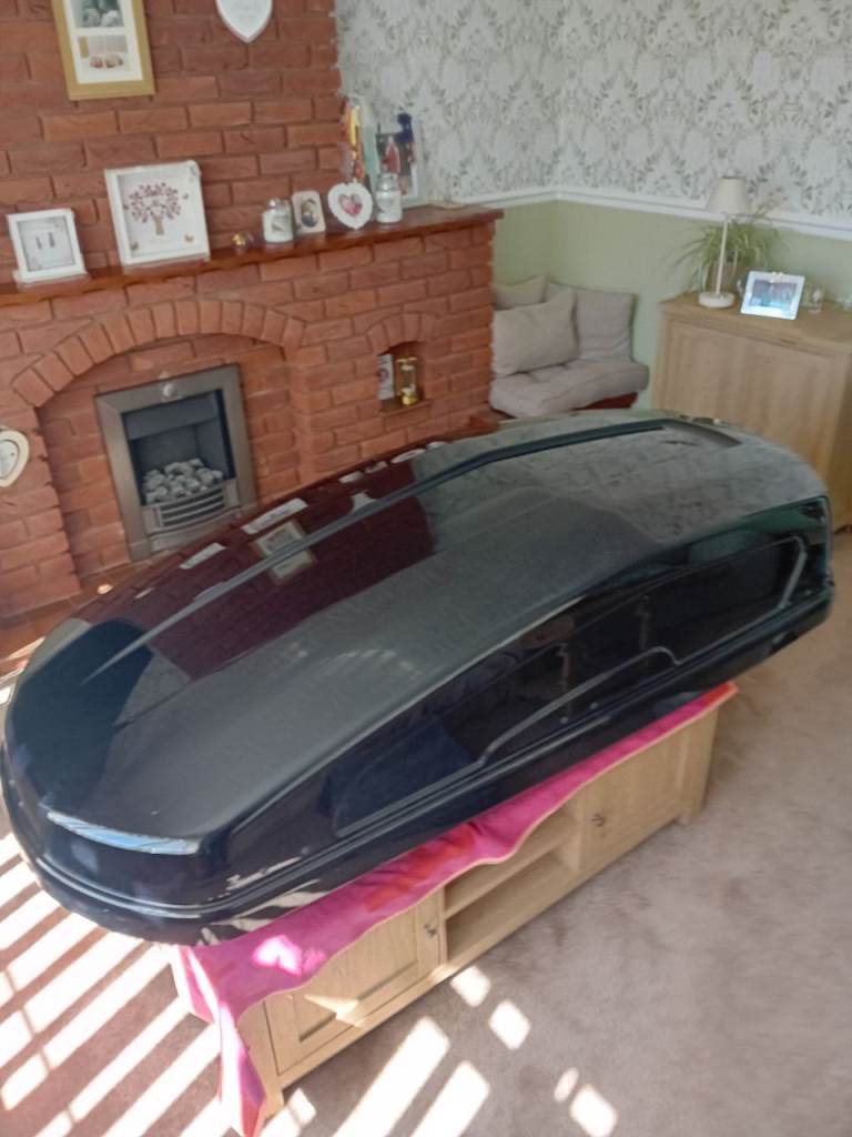 Roof box