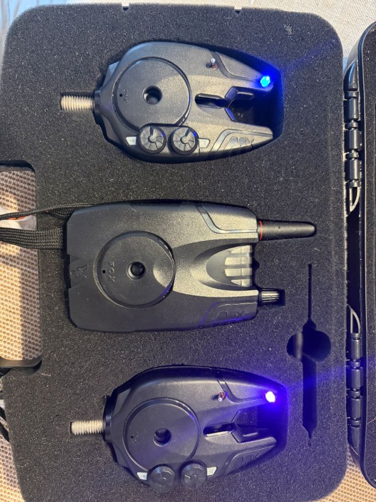 Fishing gear Fox micron mx bite alarms x2 and receiver 