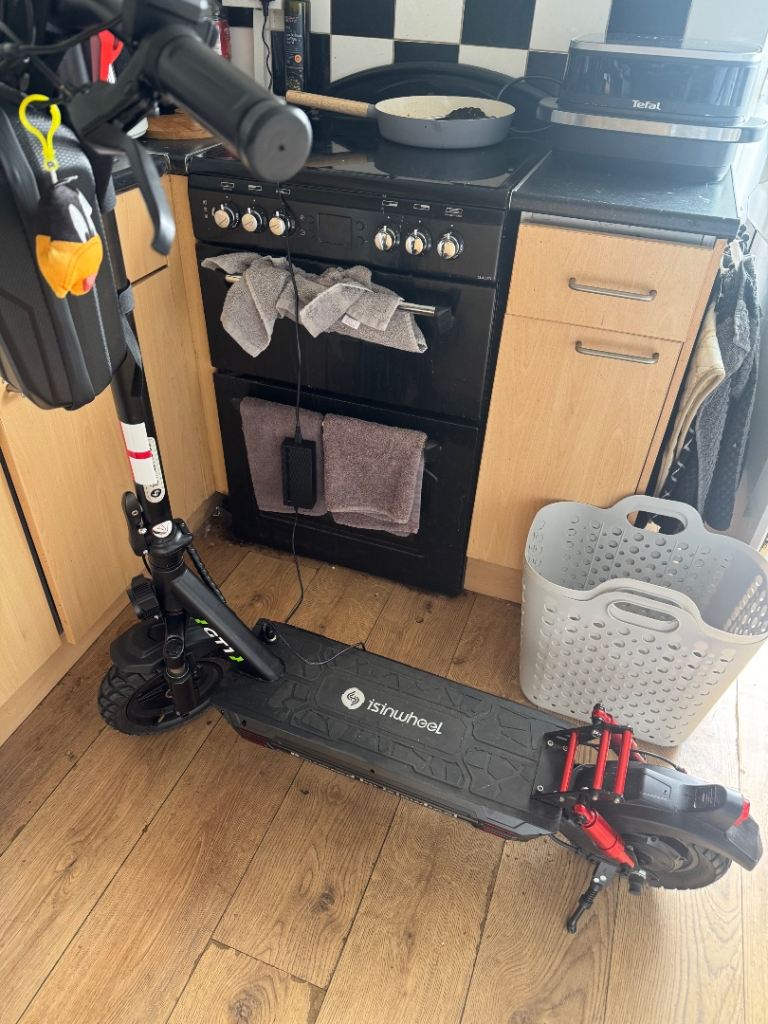 Isinwheel Electric Scooter – Black, Good Condition