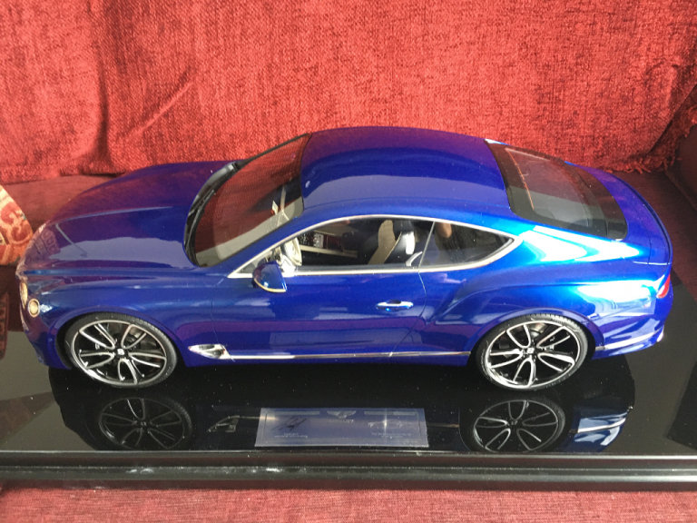 Bentley Continental GT 1:8 Scale model