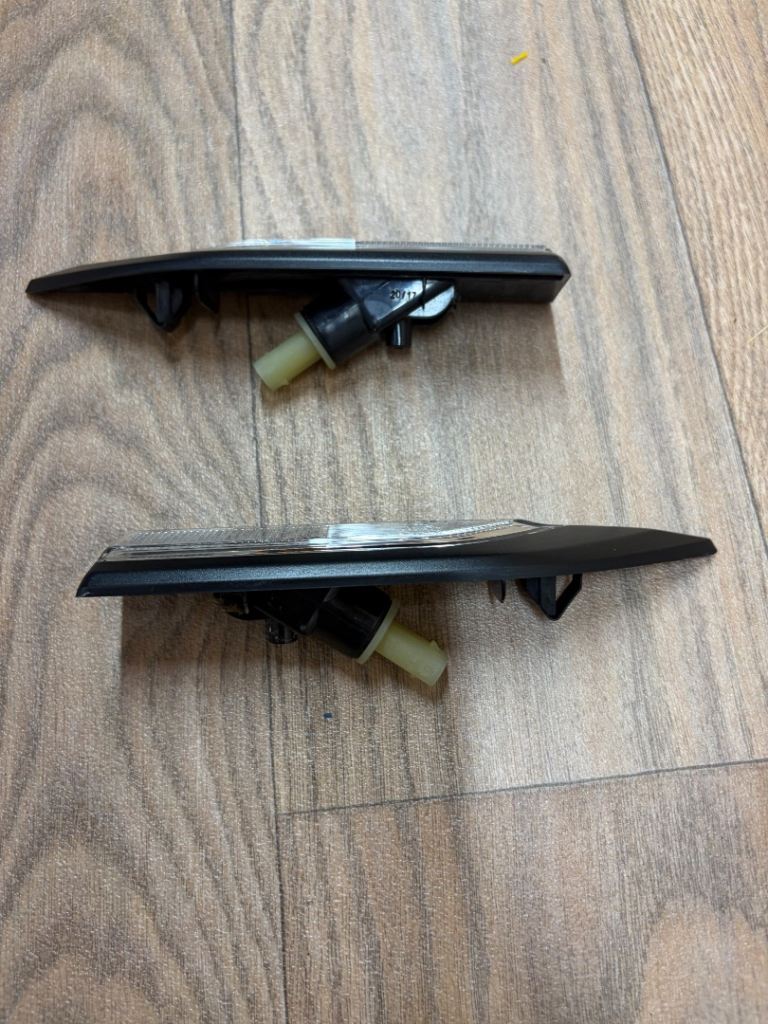 OEM VW T6 2017 pair of side indicator repeaters