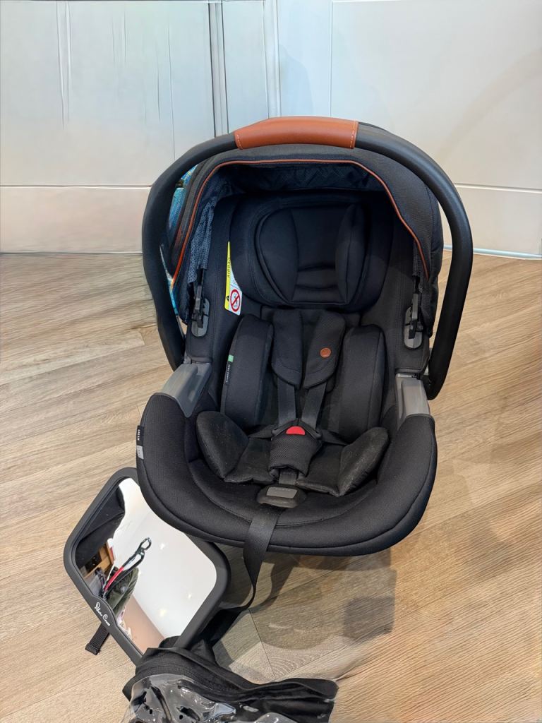 Silver Cross Reef Pram Bundle includes car seat and cot bed