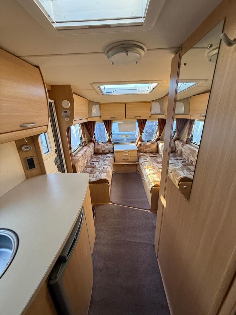 Abbey Vogue 2 610 Twin Axle Rear Island Bed Middle Bathroom