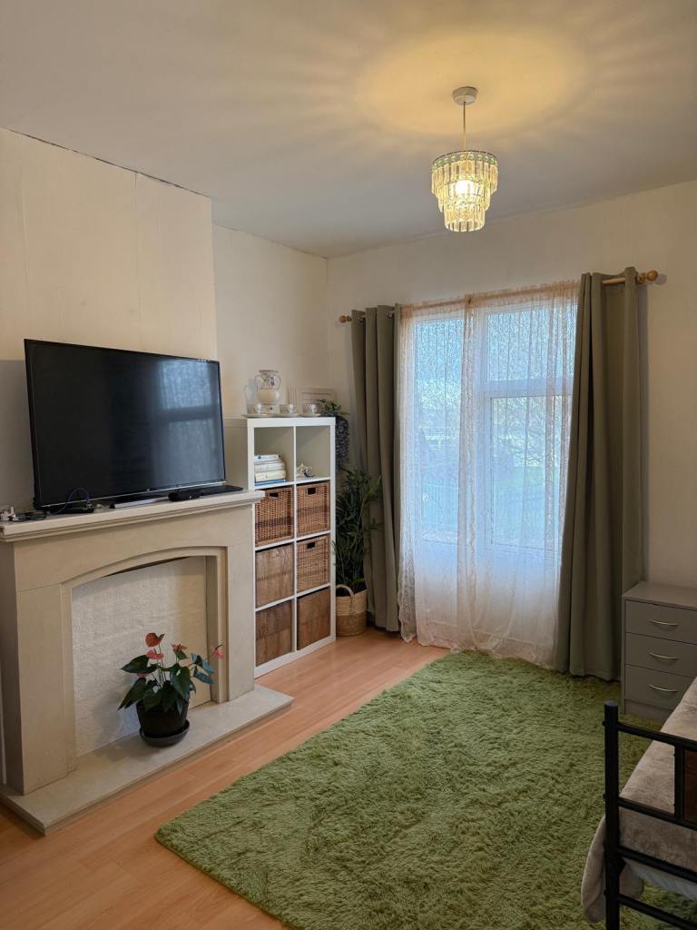 2 bedroom flat 