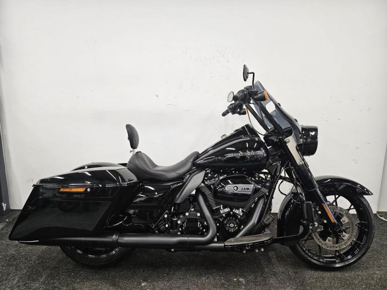 HARLEY DAVIDSON FLHRXS ROAD KING SPECIAL * ONE OWNER - MUSTANG SEAT - FULL HIS *