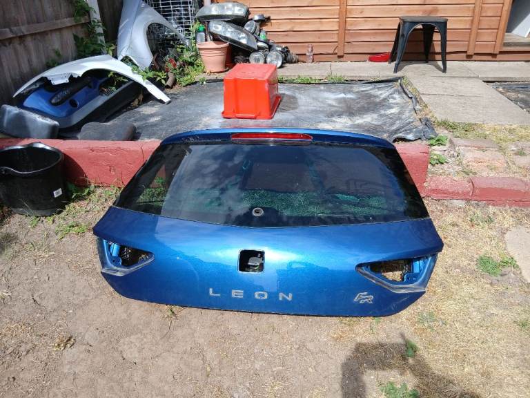 Seat Leon FR Mk 3.5 bootlid/tailgate in blue for 5 door model