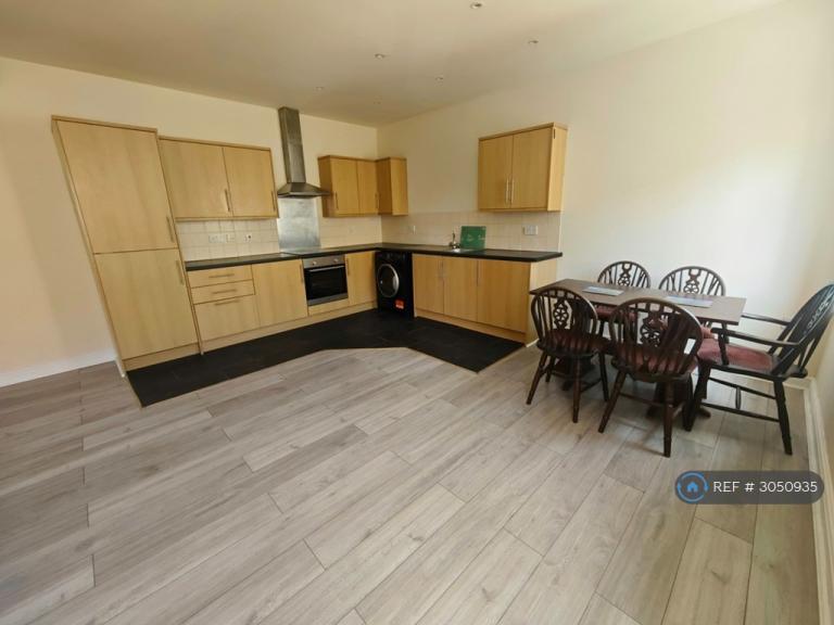 2 bedroom flat in Park Road, Peterborough, PE1 (2 bed) (#3050935)