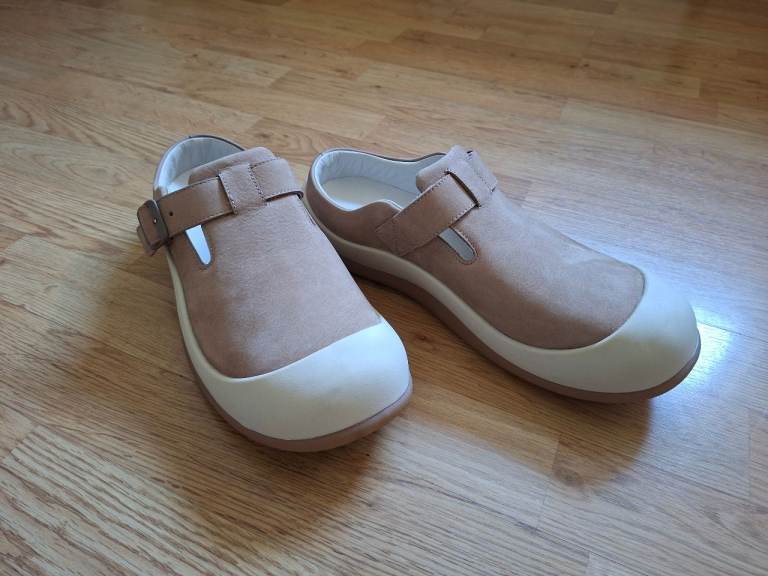 Axel arigato unisex Beige Suede mules - As Good As New