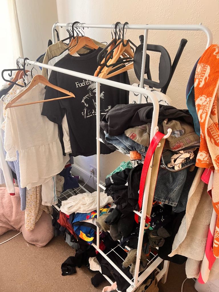White Metal Clothes Rail with Shelf – Good Condition