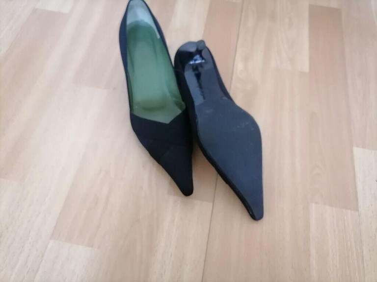 L. K. BENNETT Kitten Heel Leather Shoes. Nr Mint Cond Size : EU 38. UK 5.5 