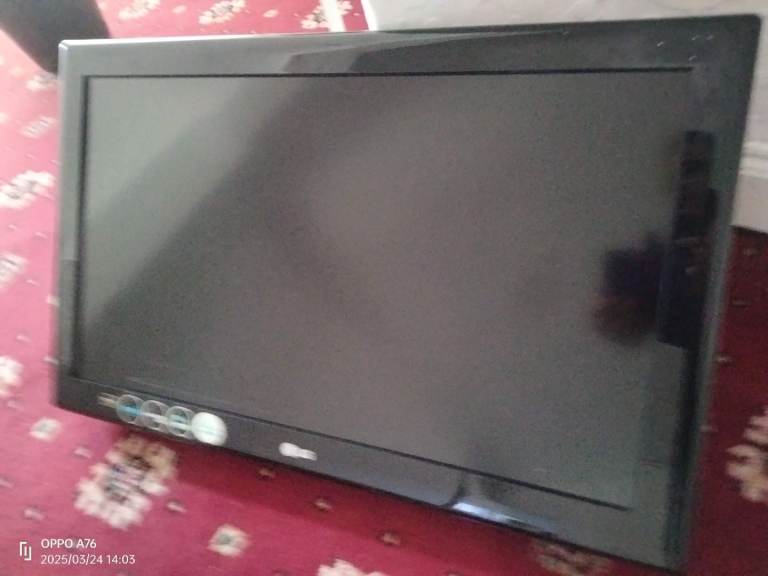 LG 32" LCD TV – Fully Working – Remote Included