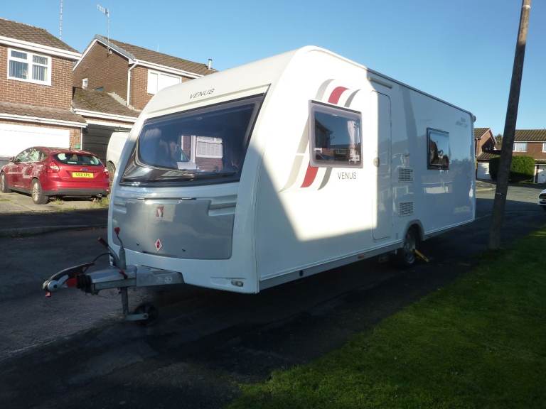 Lunar Venus 550 Fixed Single Beds 2015