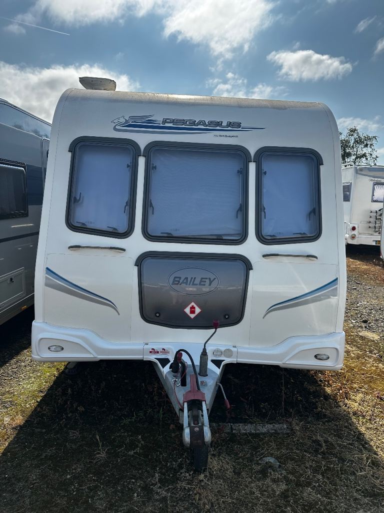 2010 Bailey Pegasus 646 Twin Axle Caravan - 6 Berth - Motor Mover & Air Awning Included