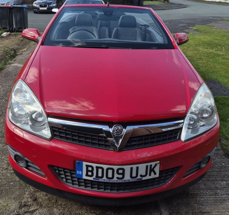 Vauxhall Astra Red Twintop 1.8 Petrol Design Convertible The Vehicle has 12 Months MOT and NO Adviso