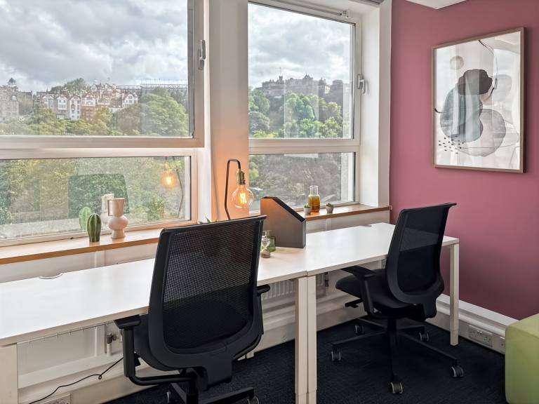 Edinburgh - EH2 2ER \ Small Office Space for Rent