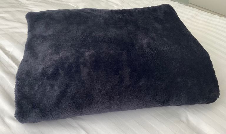 Large Ricardo Valeria Plush Blanket/Throw - Black