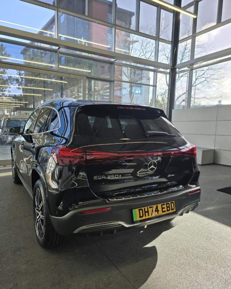 MERCEDES EQA 250 AMG LINE 2024
