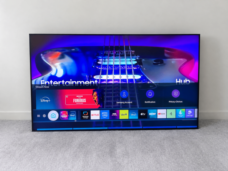 Samsung 58” QLED 4K Smart TV in Excellent Condition, Ready to go!