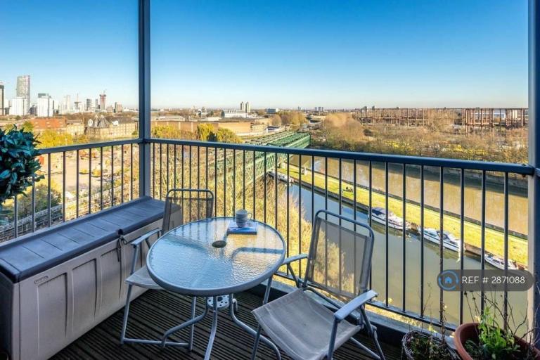 1 bedroom flat in Twelvetree Crescent, London, E3 (1 bed) (#2871088)