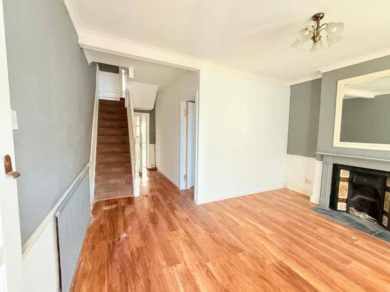 Beautiful 4 Bedroom House with 2 Toilets to let at Hilda Road Canning Town, E16
