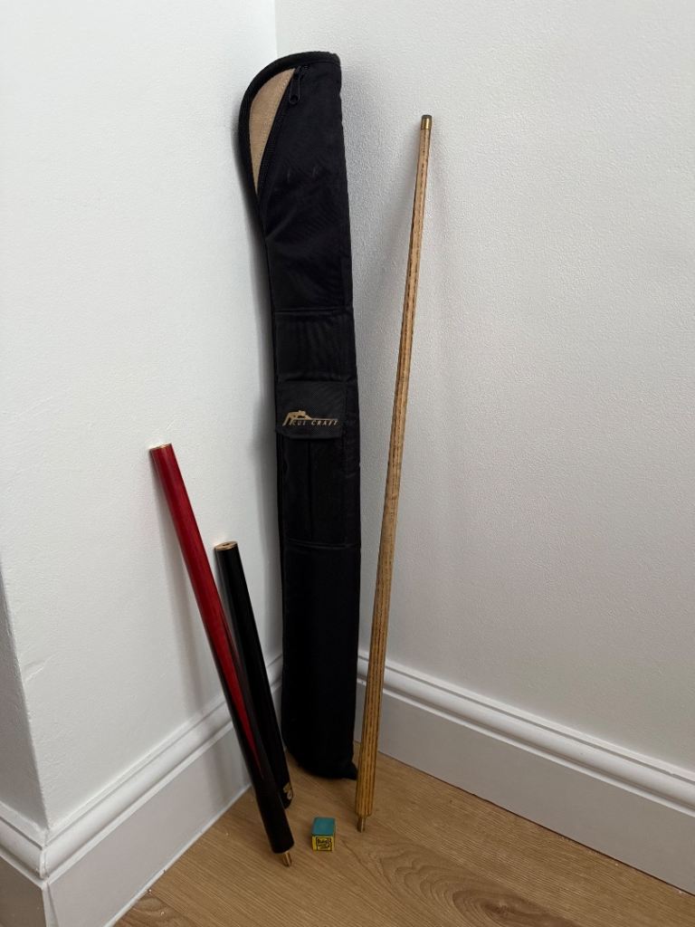 Snooker Cue with Case and Chalk – Good Condition