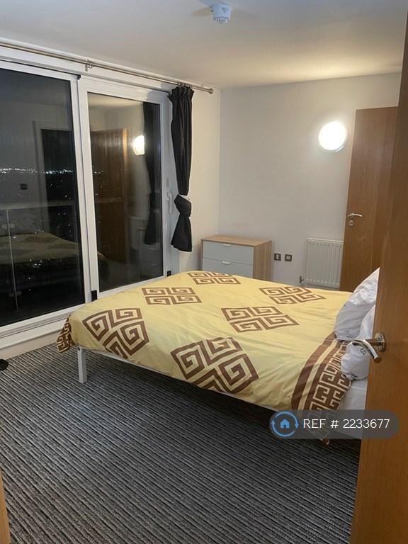 2 bedroom flat in Raphael House, Ilford, IG1 (2 bed) (#2233677)