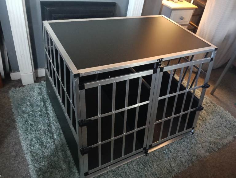 New XXL double dog crate feel free to contact me 