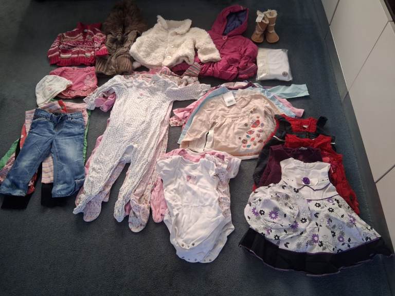 Bundle of baby girls clothes age 18 - 24 months