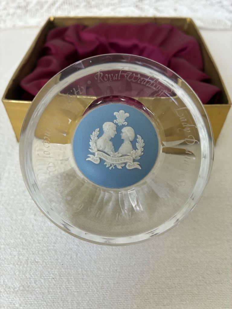 Wedgwood Glass Jasperware Cameo Royal Wedding Glass Paperweight In Original Packaging