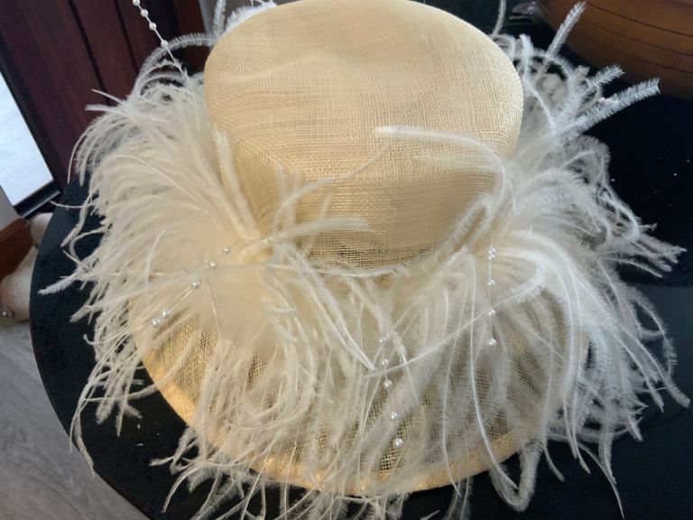 Stunning Cream Hat with Feathers – Good Condition