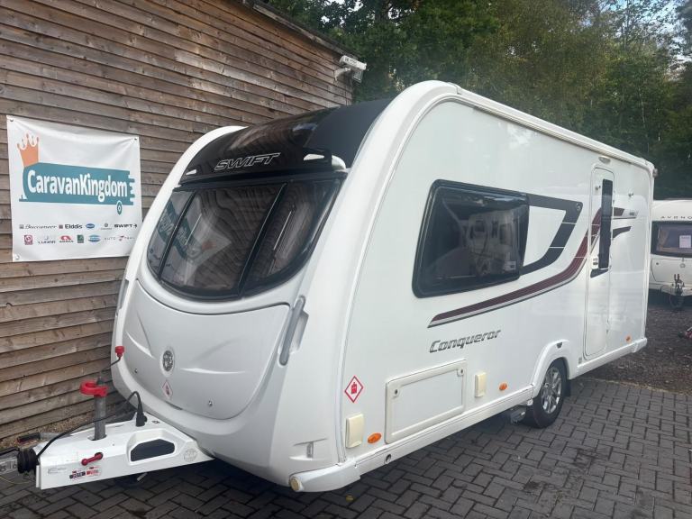 SWIFT CONQUEROR 480 - 2015 - 2 BERTH - END WASHROOM - MOTOR MOVER