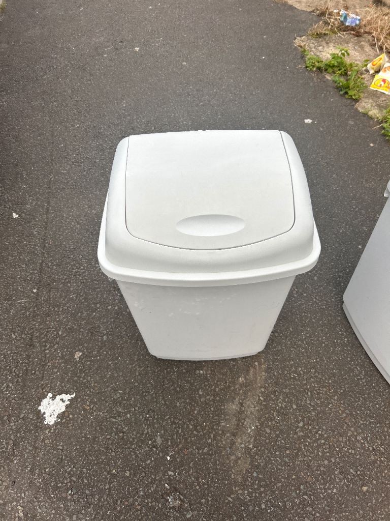 Large kitchen size bin free 