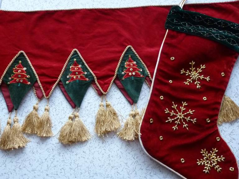 CHRISTMAS STOCKING & MANTLE/SHELF RUNNER