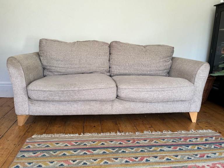 VGC, 3-seat seater sofa