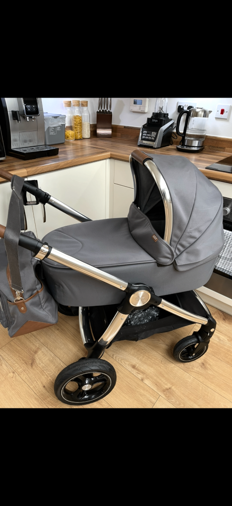 image for Mama’s & Papas Ocarro pushchair/ 2 x car seat  bundle