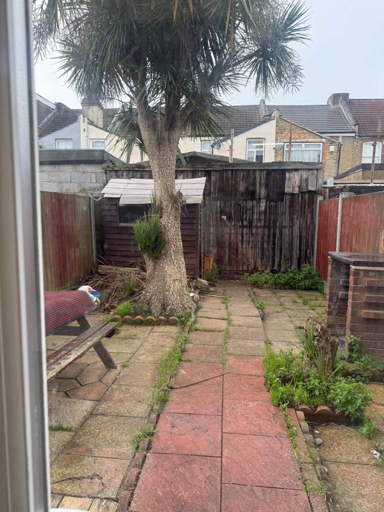 4 Bedroom 2 Bathroom house ToLet