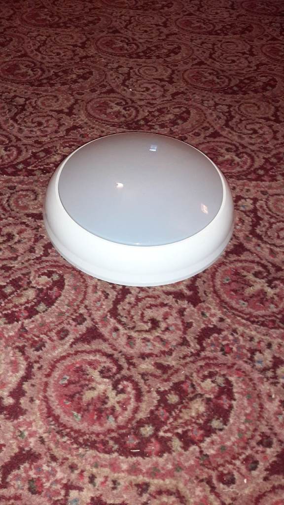 Wall/ceiling mounted light fitting/ shade