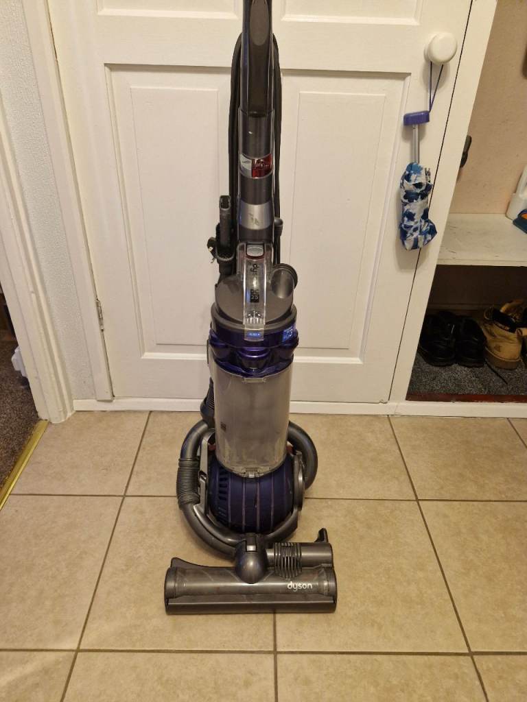 Dyson dc25 vacuum cleaner 