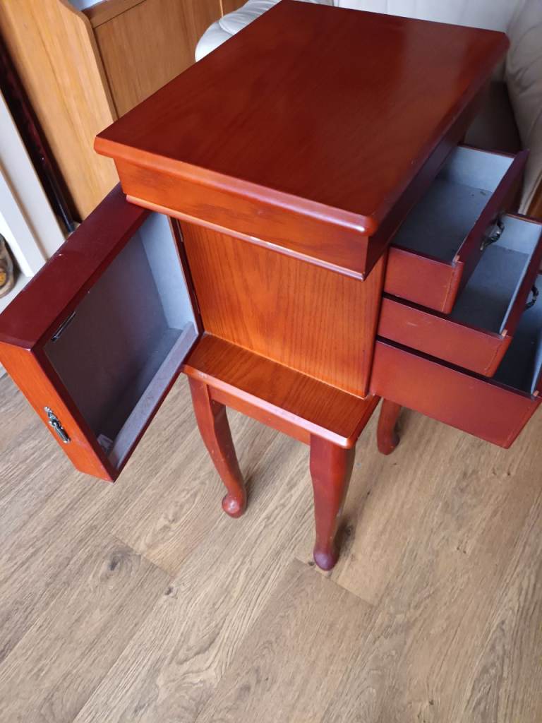 BEAUTIFUL JEWELLRY CABINET AS NEW