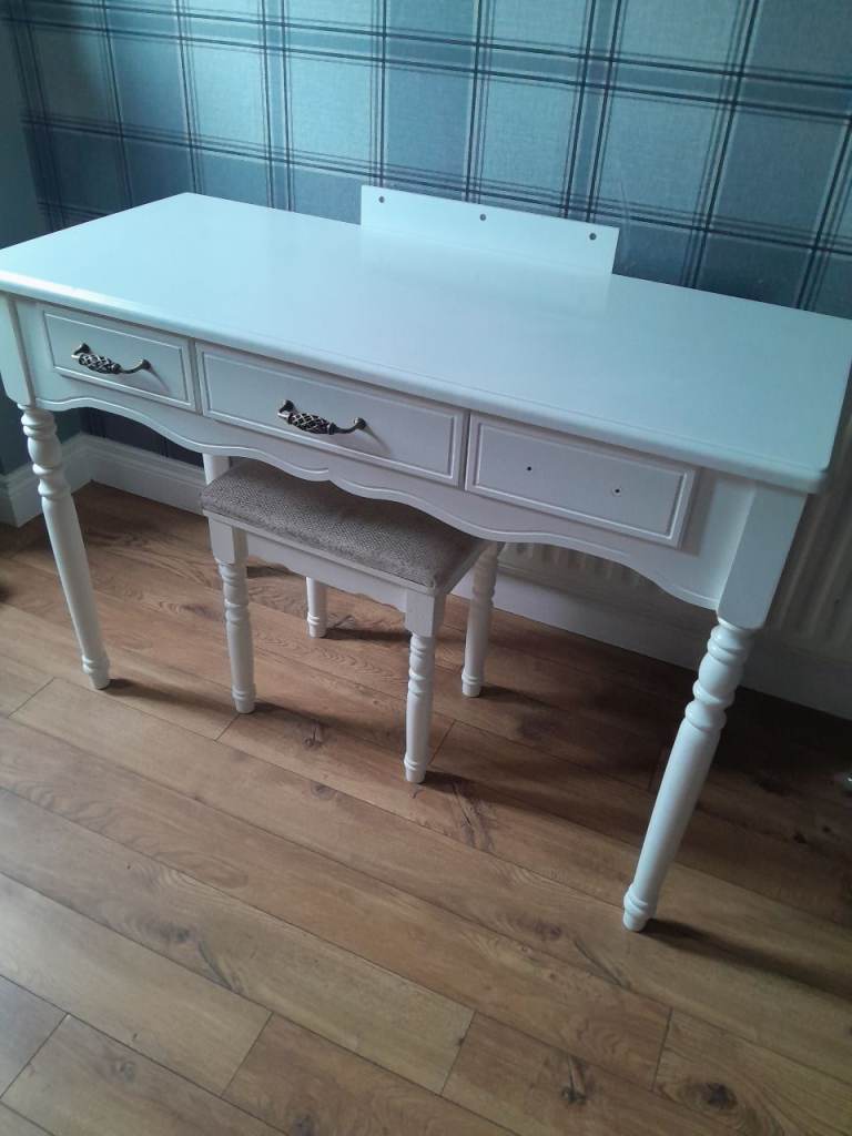 White dressing table