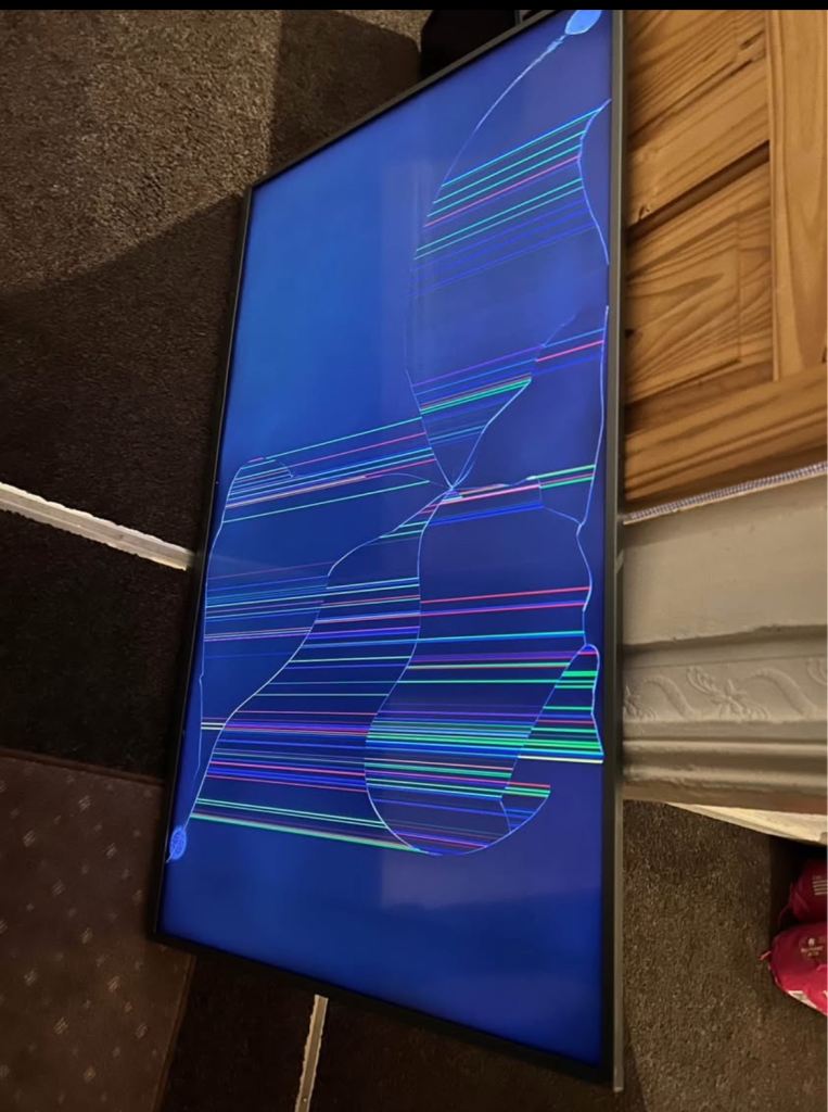 Hisense 50 inch LED UHD 4K smart tv - faulty - damaged screen