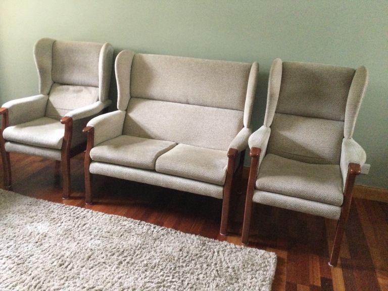 Free to Collect ! Beige Fabric Armchairs and Two-Seater Sofa Set – Good Condition