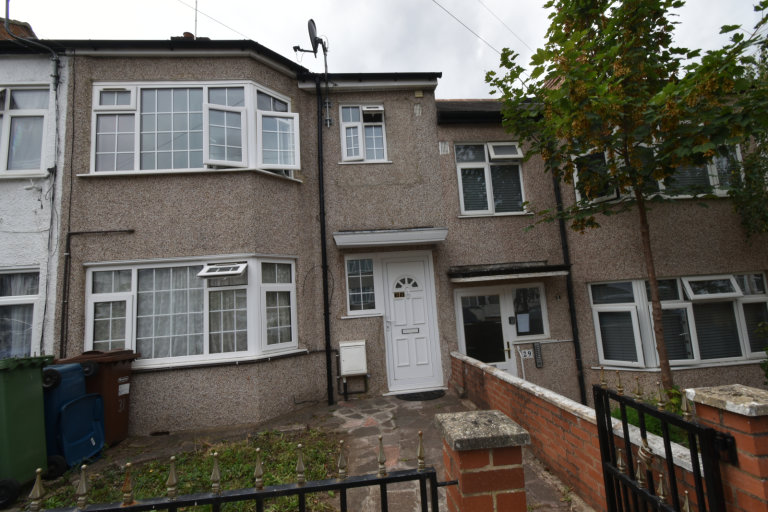 2 bedroom flat in Harrow, HA2