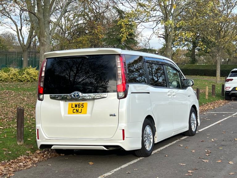 2015 Toyota Noah MPV Hybrid Electric  Automatic
