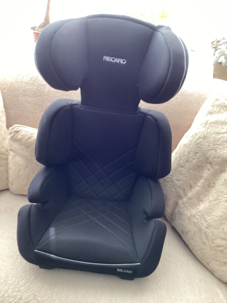 Child’s car seat RECARO brand.