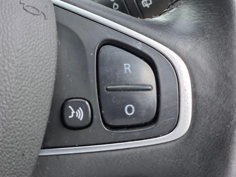 2016 Renault Captur 1.2 TCe ENERGY Dynamique Nav Auto Euro 6 (s/s) 5dr HATCHBACK Petrol Automatic