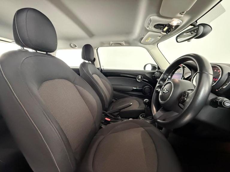 2021 MINI Hatch 1.5 Cooper Classic Euro 6 (s/s) 3dr HATCHBACK Petrol Manual