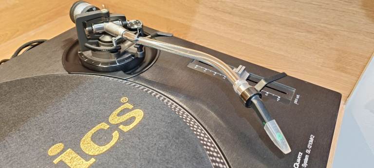 Technics 1210mk2 turntables pair, with Ortofon Carts and stylus