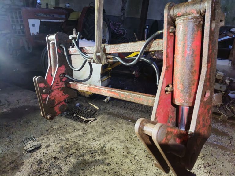 Forklift tipping carriage